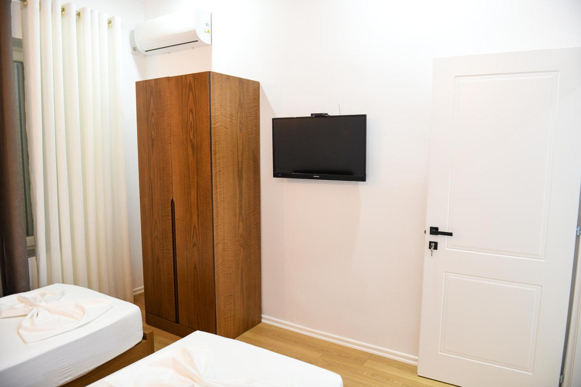Guest House Cela City Centre 培拉特 外观 照片
