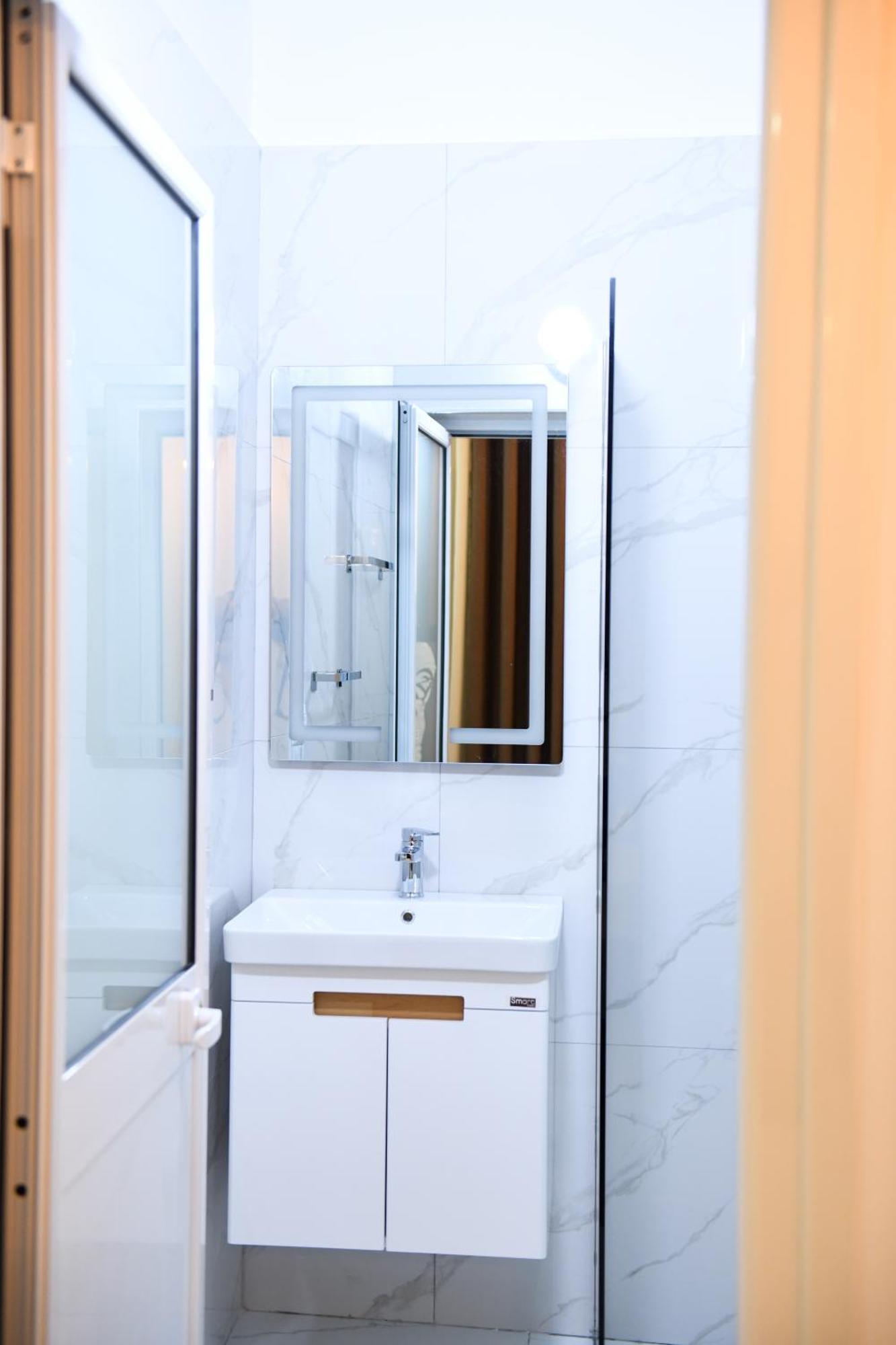 Guest House Cela City Centre 培拉特 外观 照片