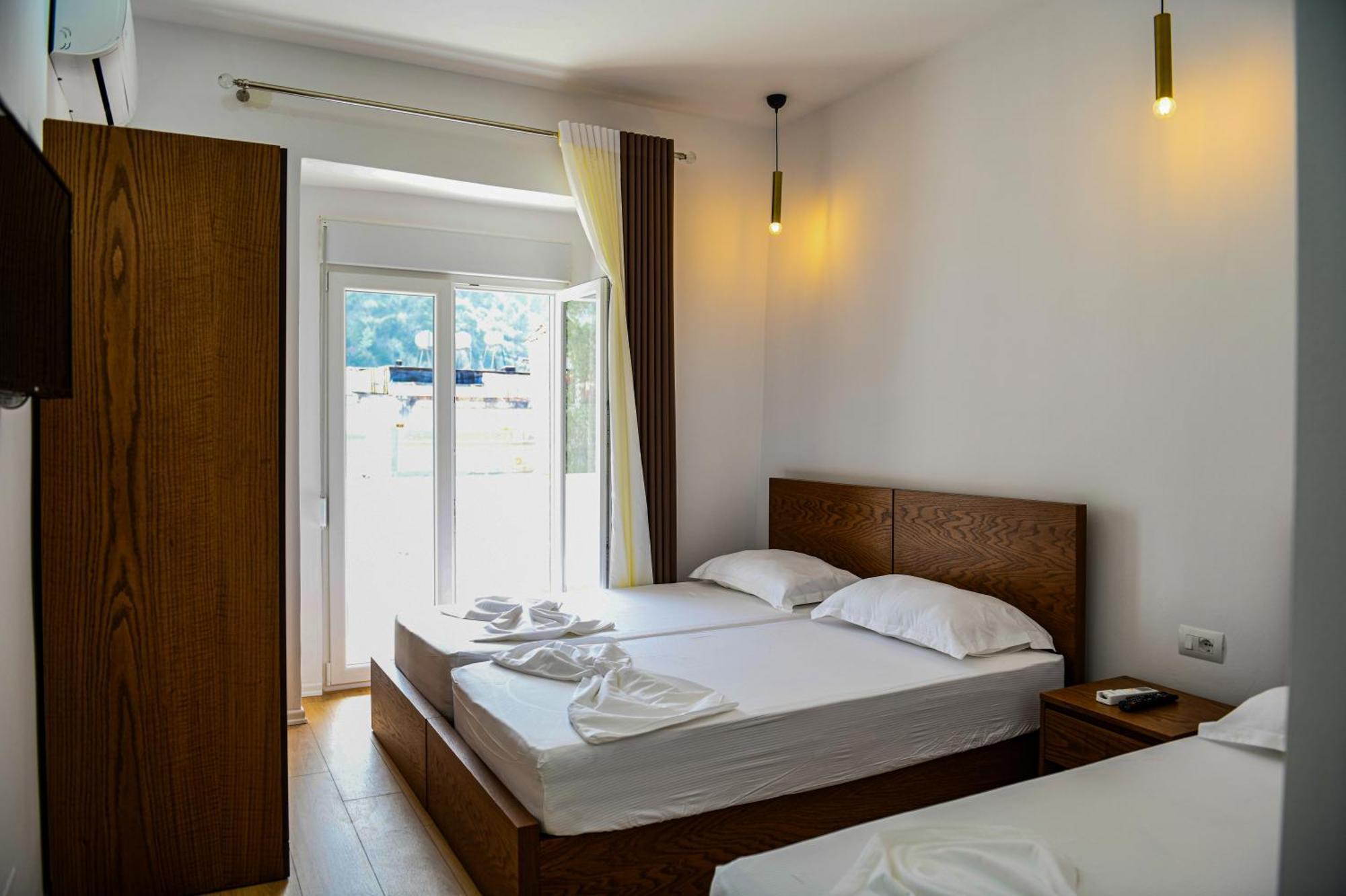 Guest House Cela City Centre 培拉特 外观 照片