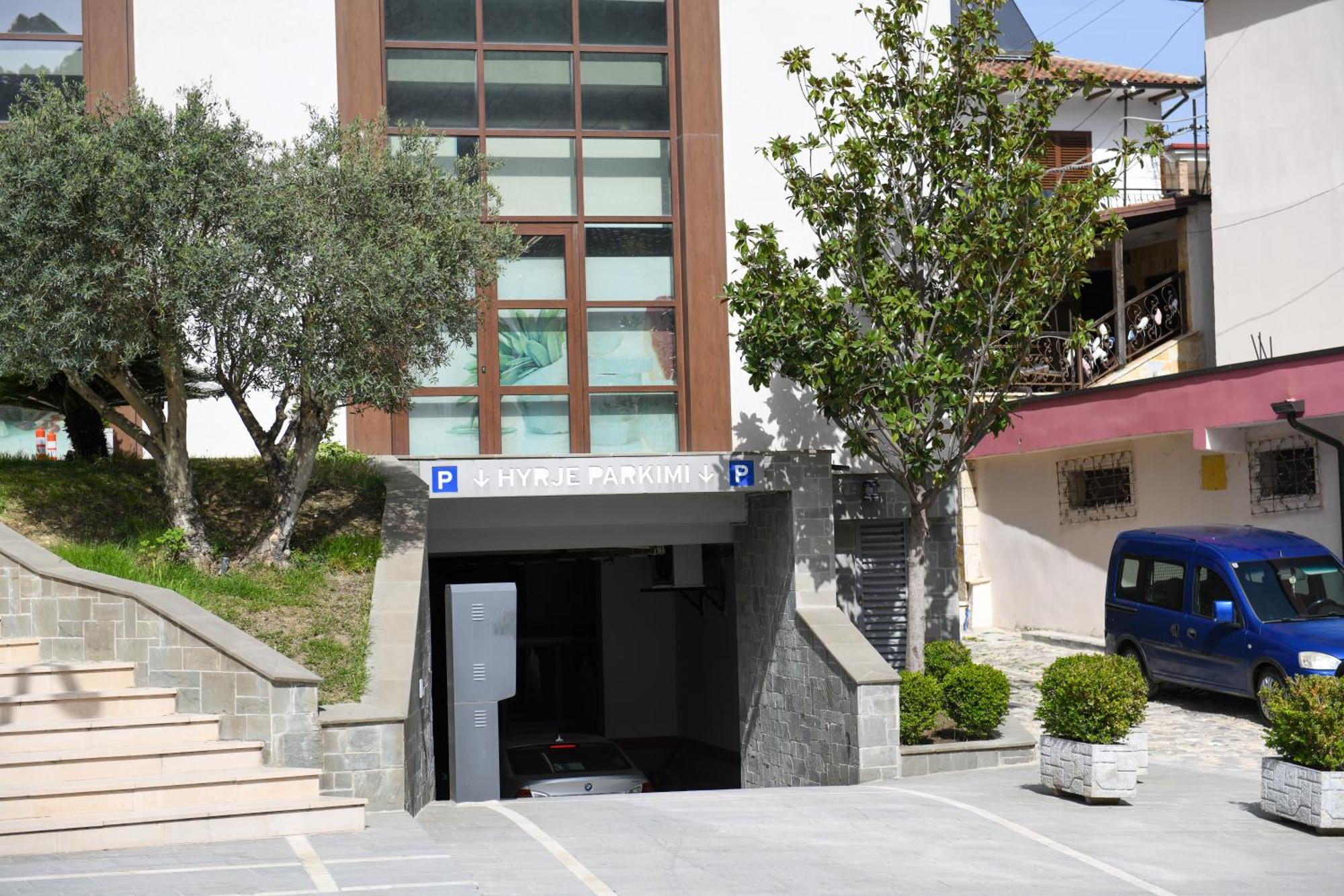 Guest House Cela City Centre 培拉特 外观 照片
