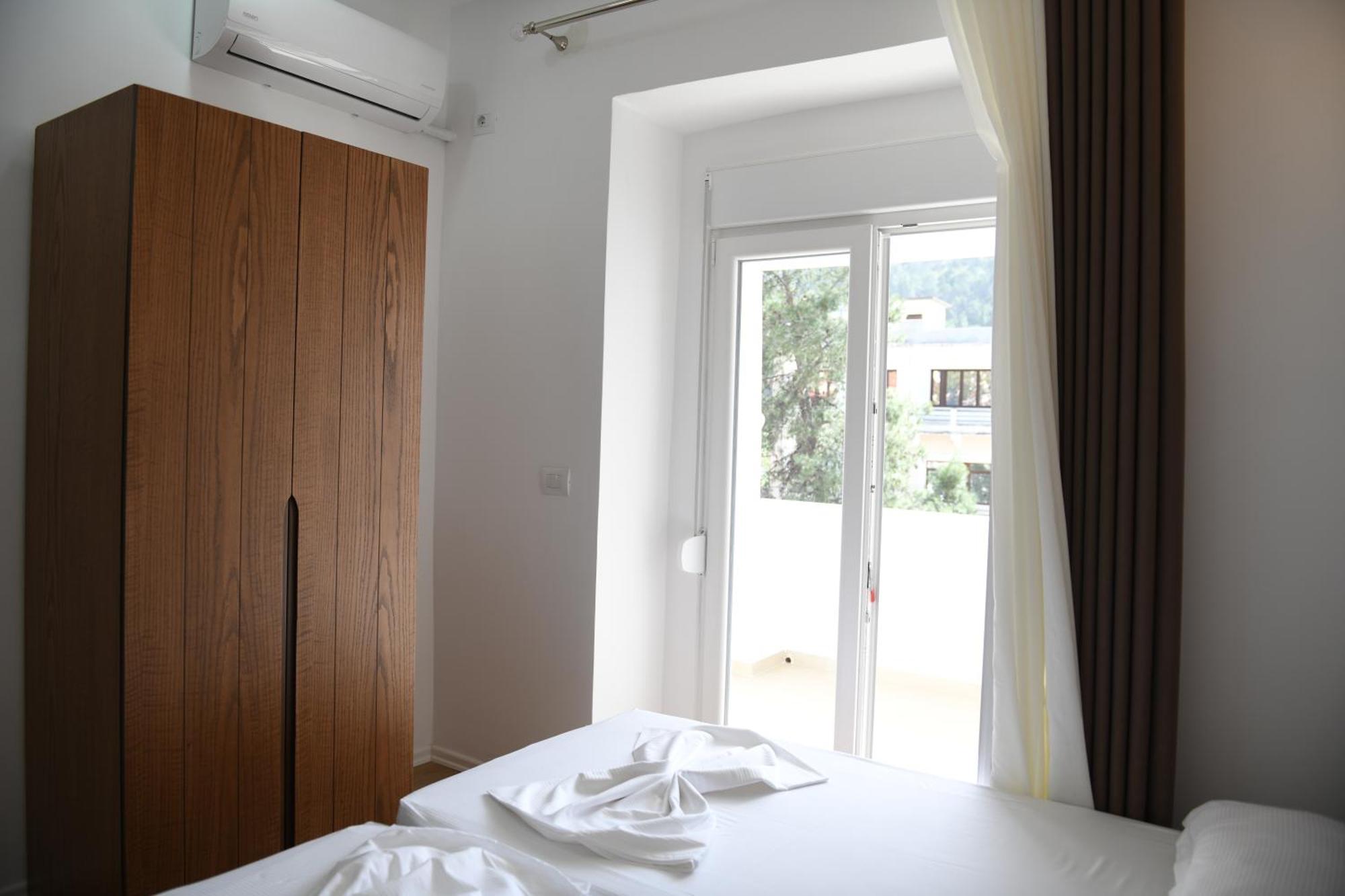 Guest House Cela City Centre 培拉特 外观 照片