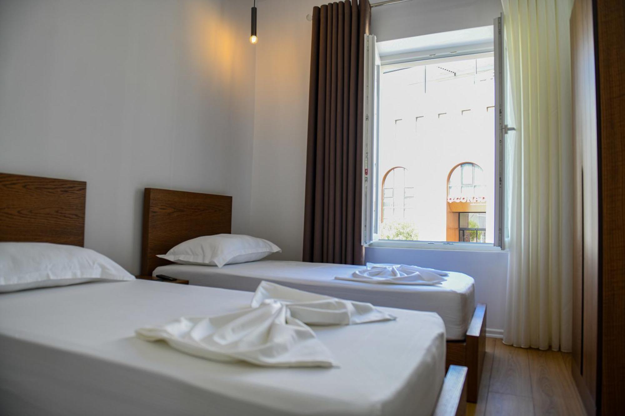 Guest House Cela City Centre 培拉特 外观 照片
