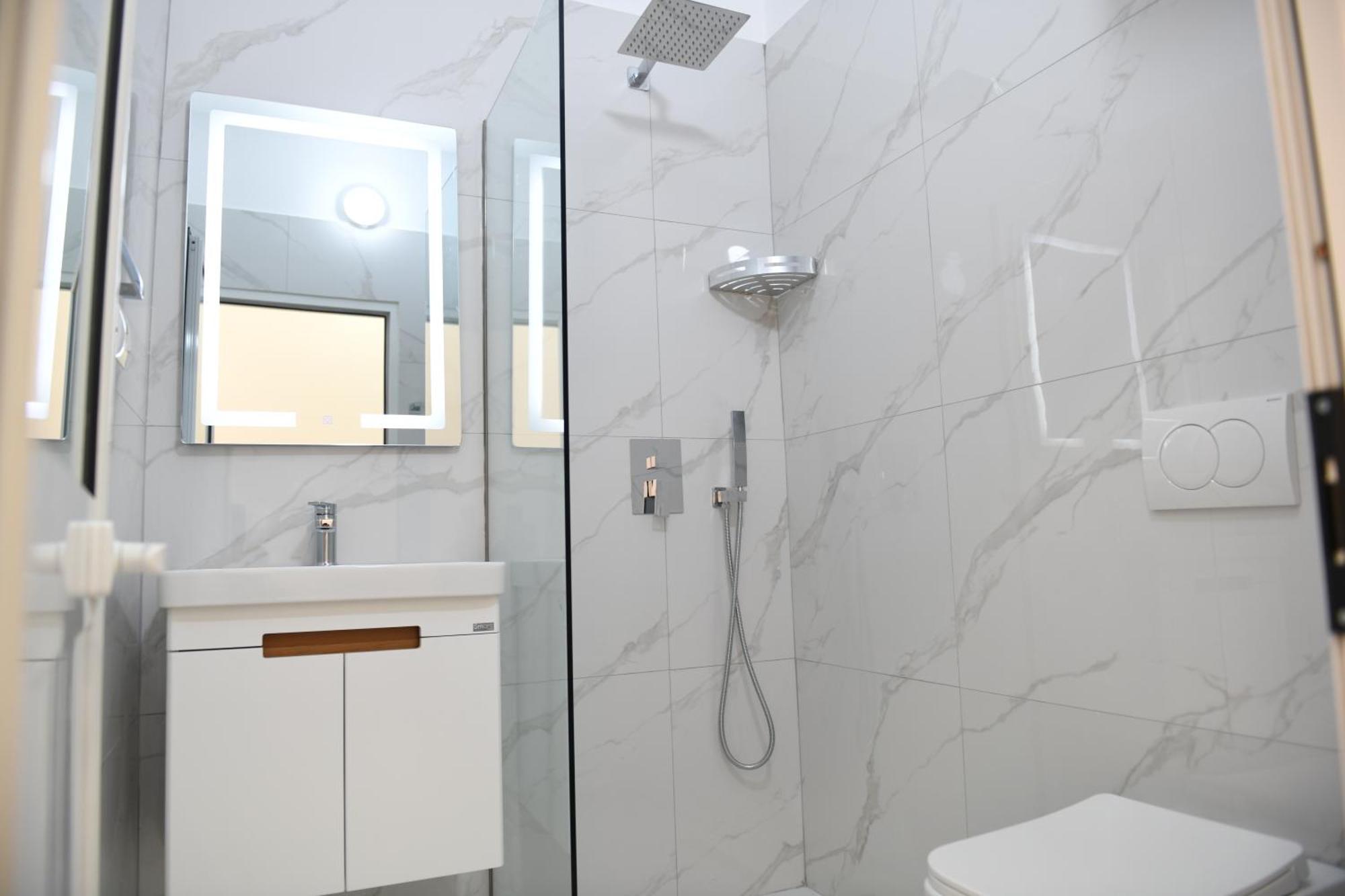Guest House Cela City Centre 培拉特 外观 照片