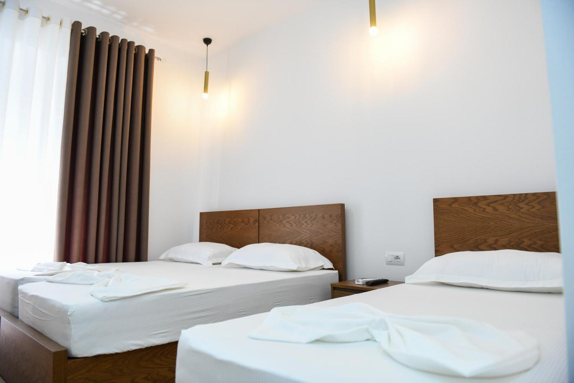 Guest House Cela City Centre 培拉特 外观 照片