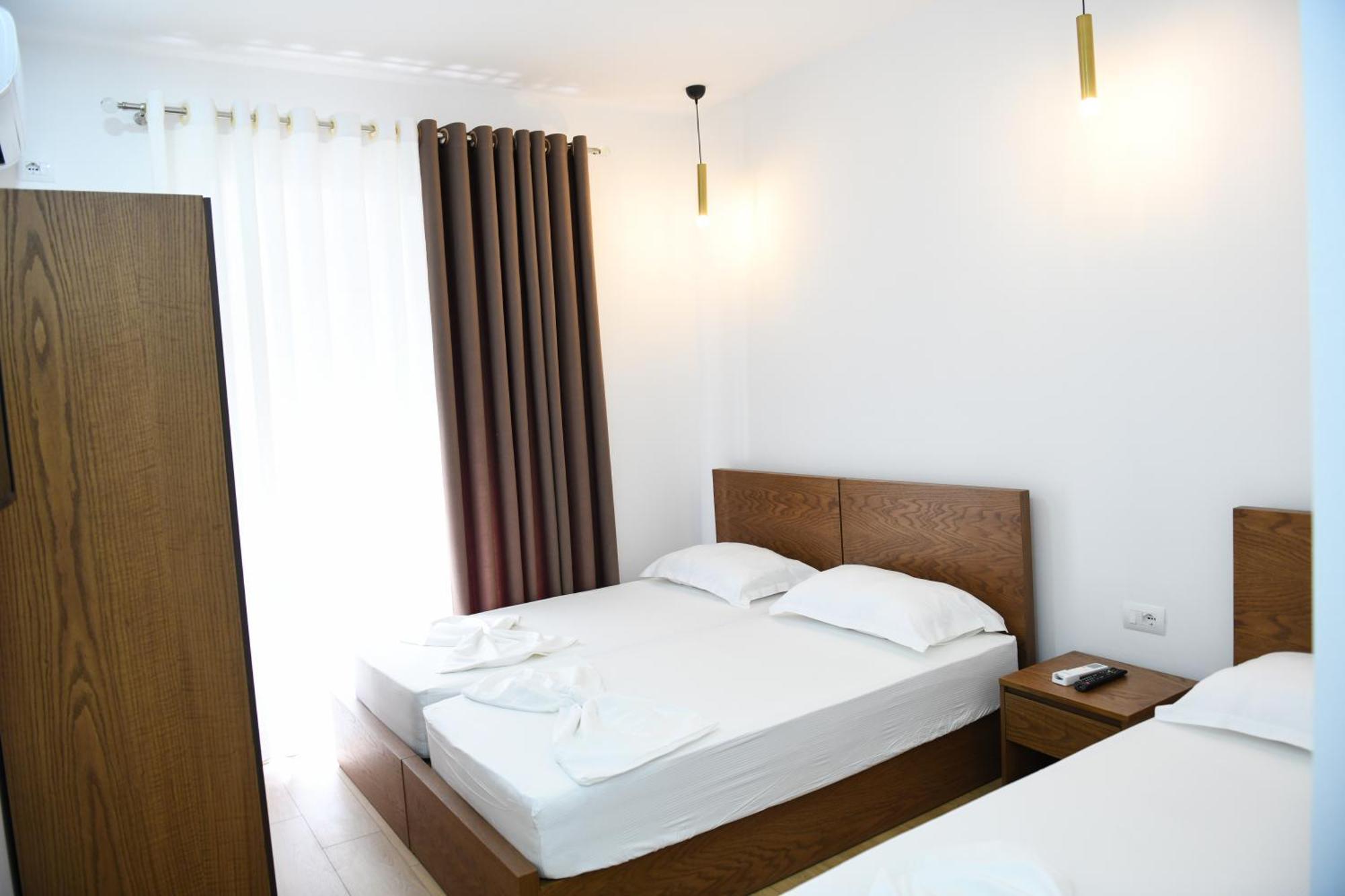 Guest House Cela City Centre 培拉特 外观 照片